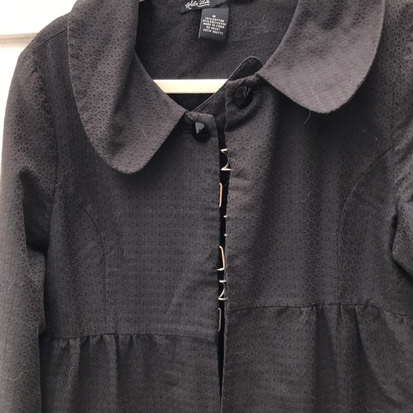 light overcoat for when there’s just a chill in the air - Picture 3 of 9